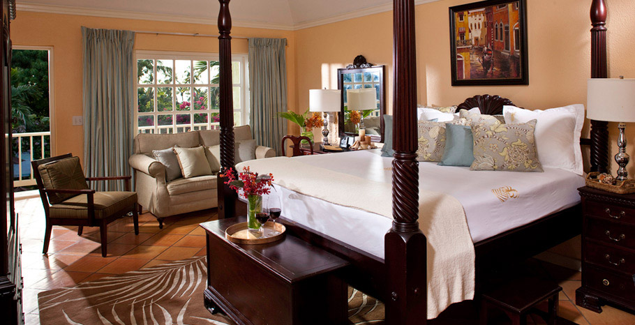 Sunset Bluff Honeymoon Luxury Club Level Room (HL)