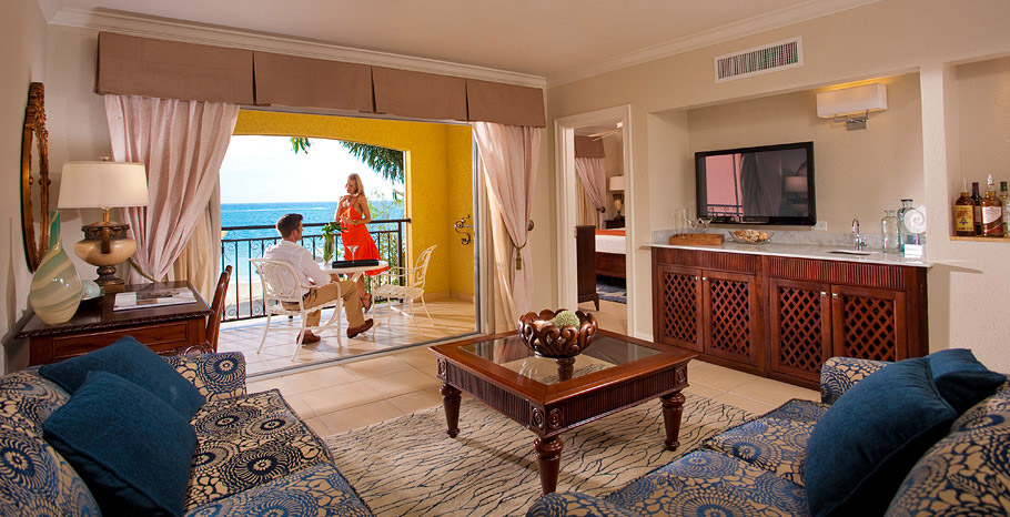 Honeymoon Beachfront One Bedroom Butler Suite (1B)